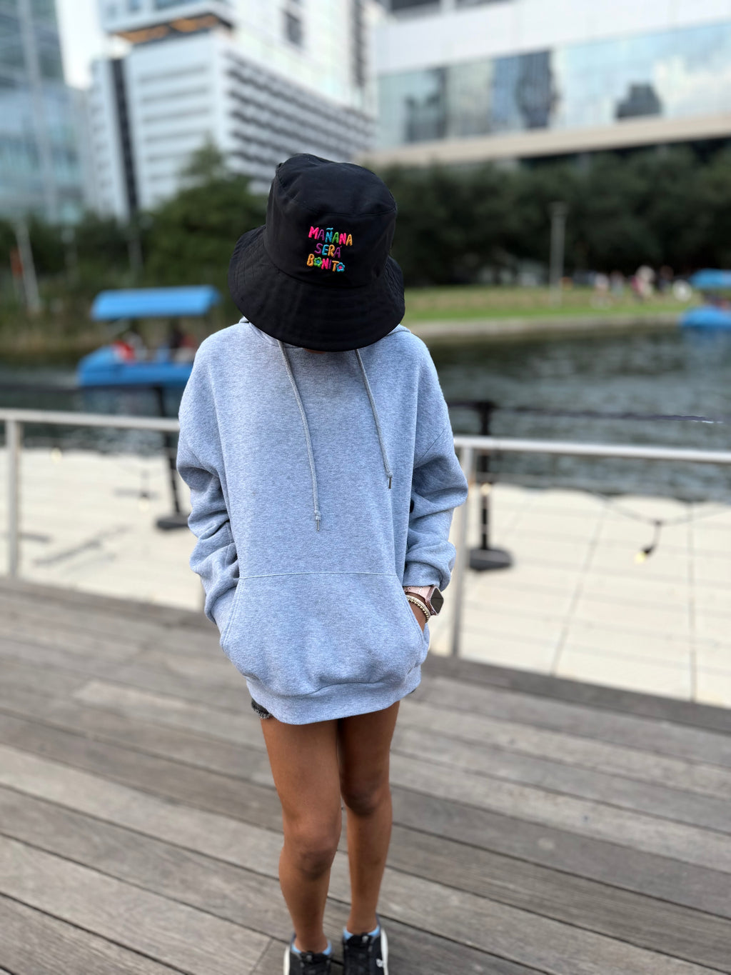 Mañana Será Bonito Embroidered Bucket Hat
